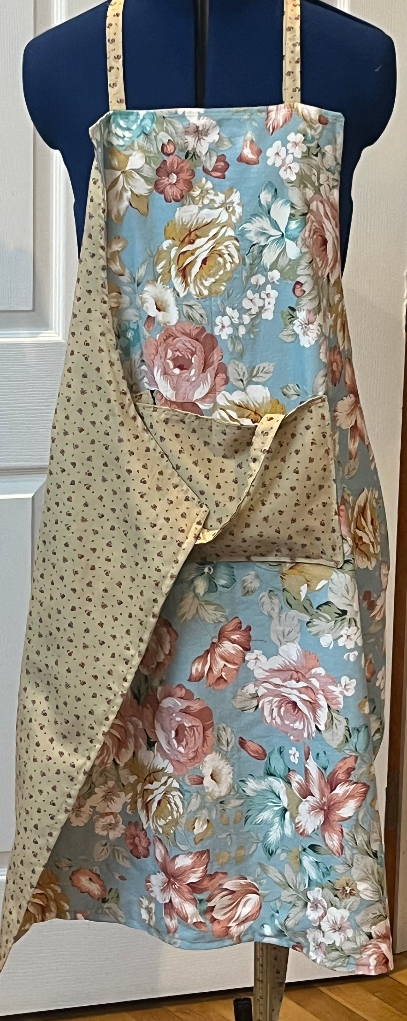 Blue rose garden bib apron - side view showing contrast lining and pocket