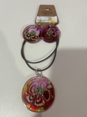 Resin bloom necklace and earrings.