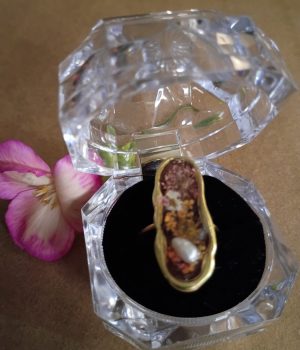 Brown Resin Ring with Dried Flowers