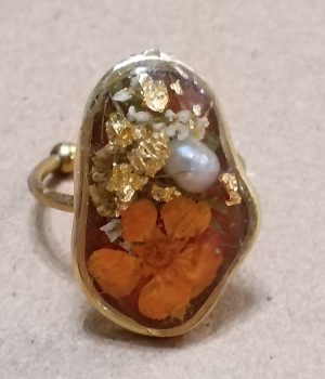 Orange/Brown Resin Ring with Dried Flowers, Gold Foil and a Saltwater Pearl